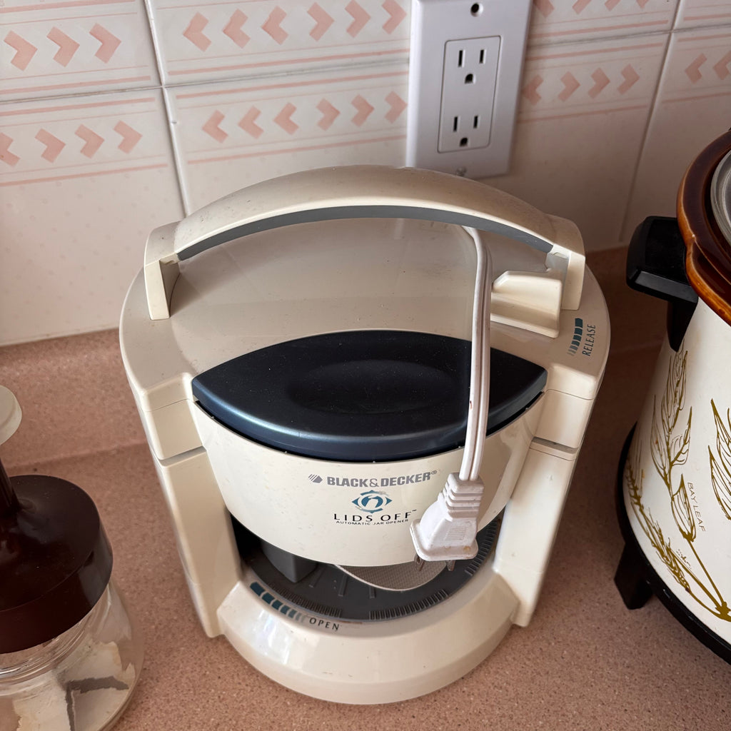 K524 Kitchen Grouping (crock pot and more)