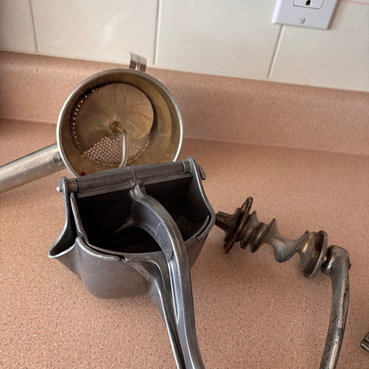K526 Vintage Kitchen Gadget Grouping (egg beater and more)