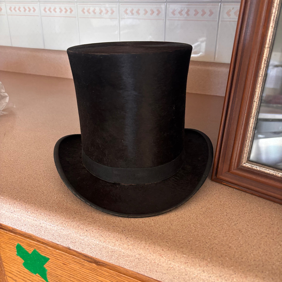 K529 Vintage Grouping (framed artwork and top hat)