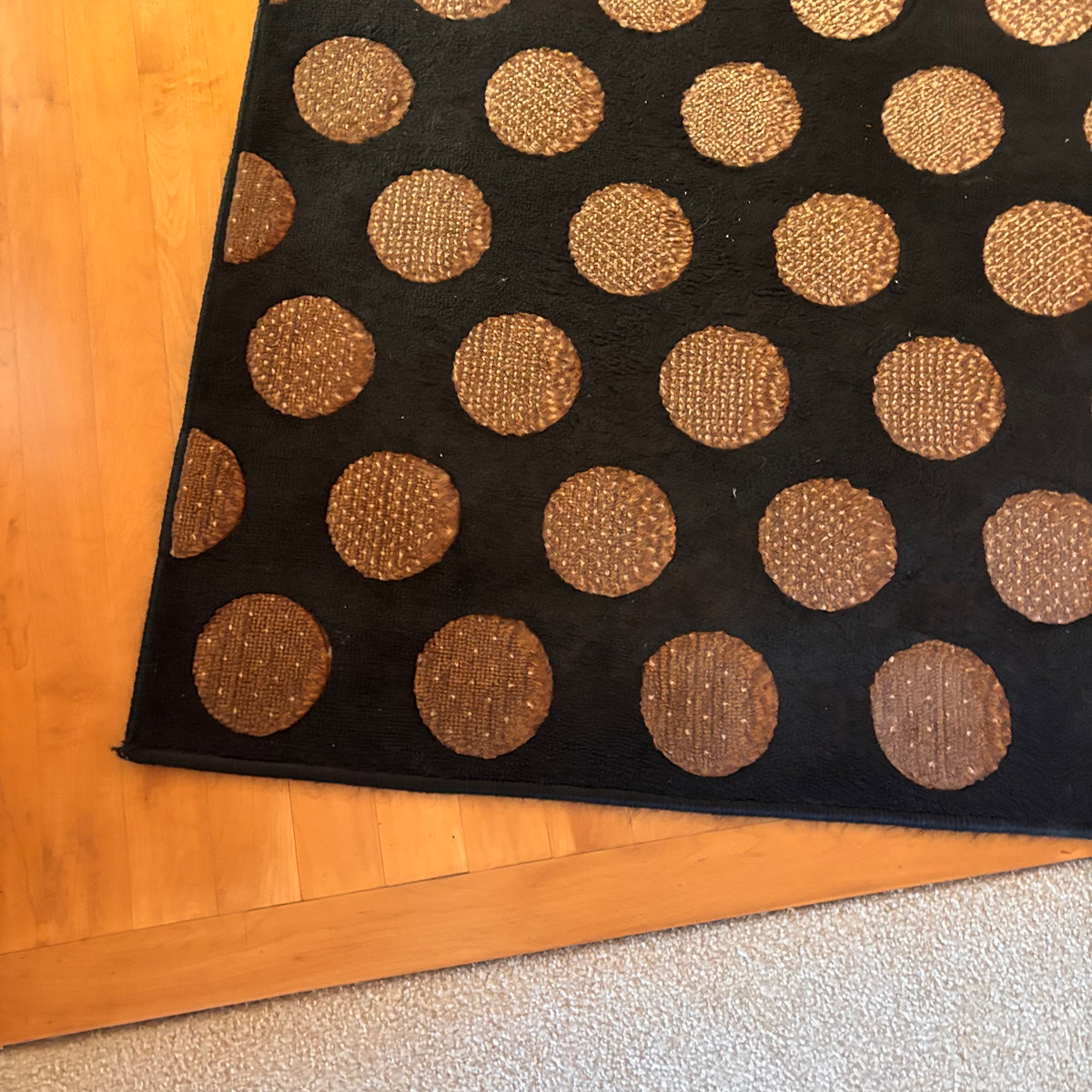 X203 Vintage Extacy dotted area rug