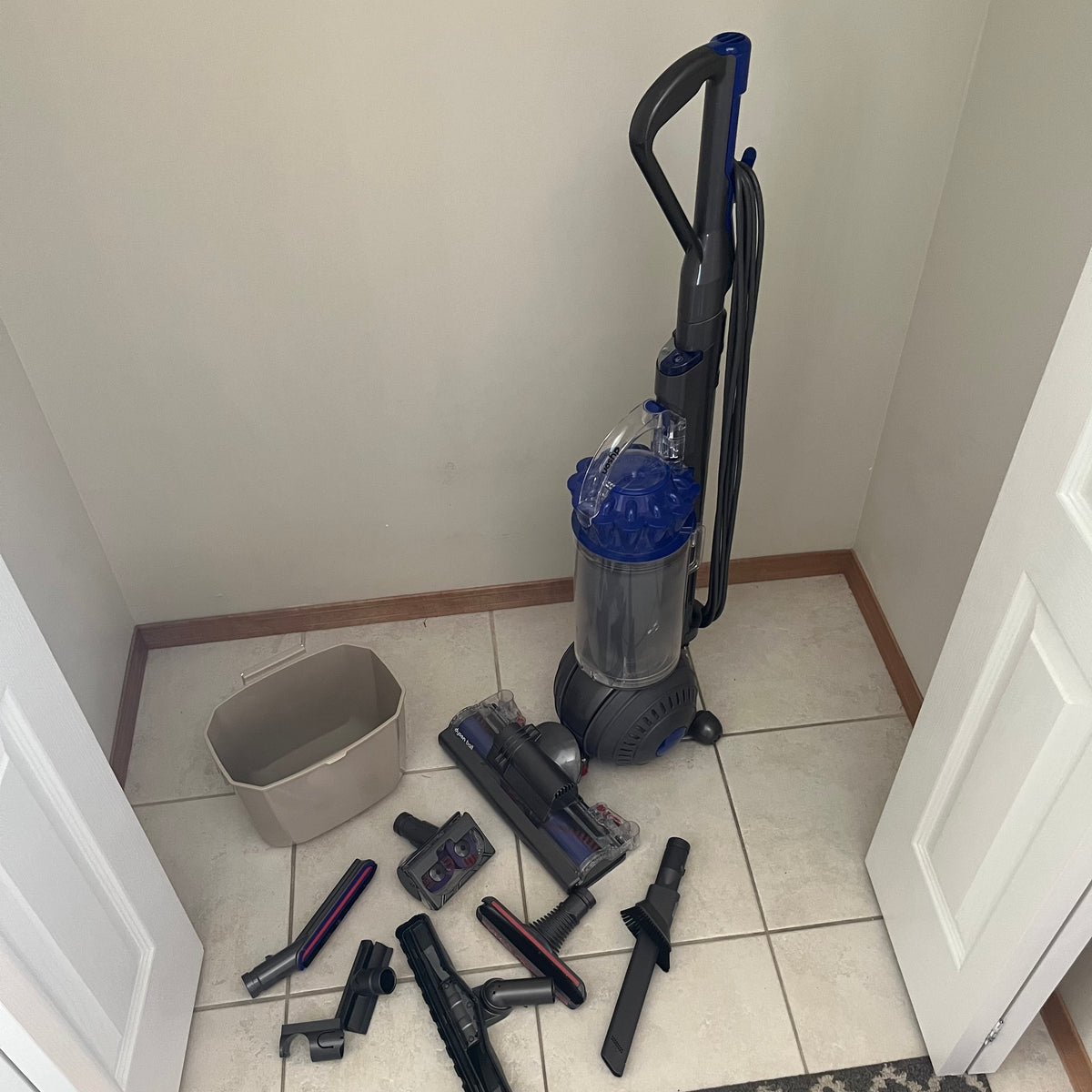 X300 Dyson upright ball vacuum cleaning with accessories