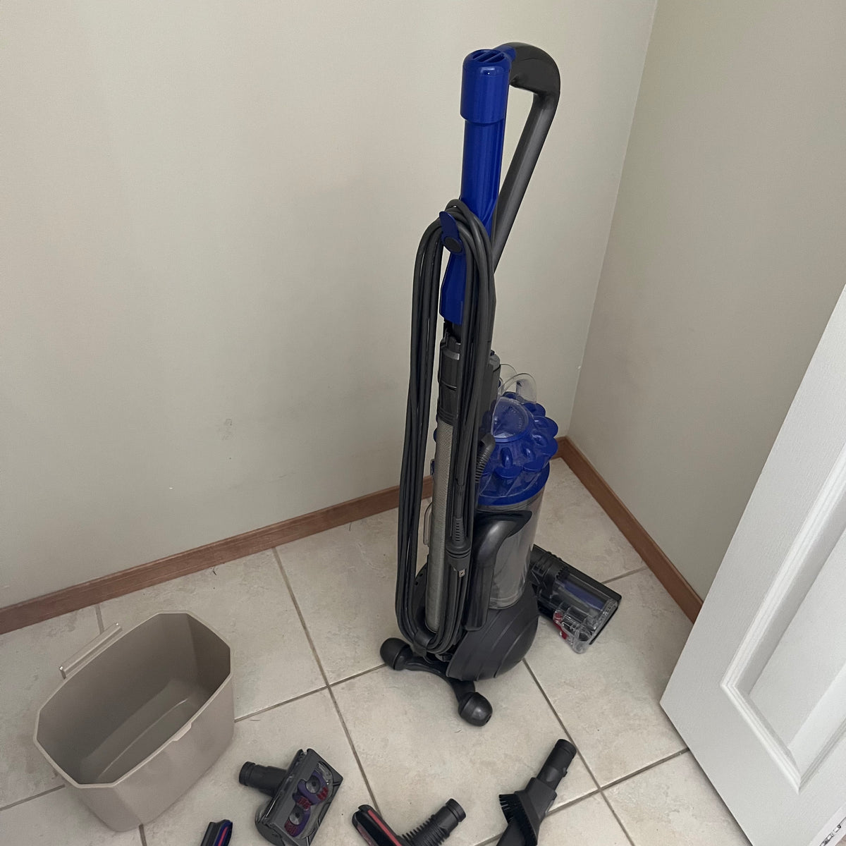 X300 Dyson upright ball vacuum cleaning with accessories