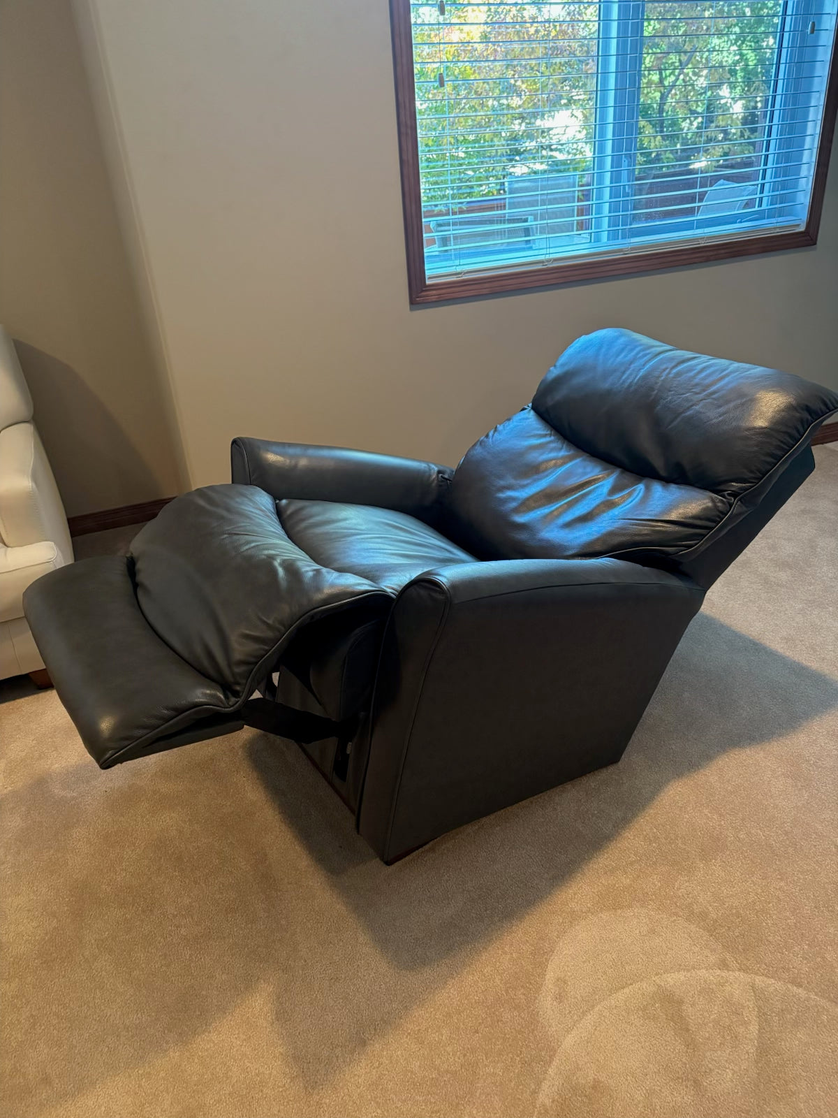 X102 La-Z-Boy grey leather electric recliner