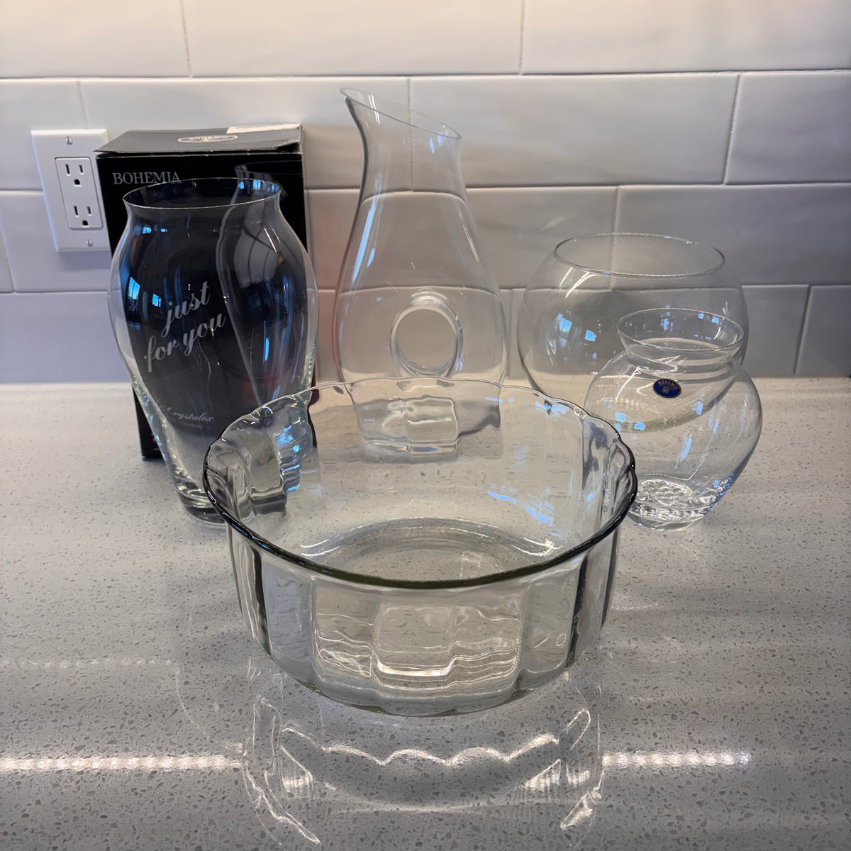 X206 Clear Glassware Grouping (vases and more)