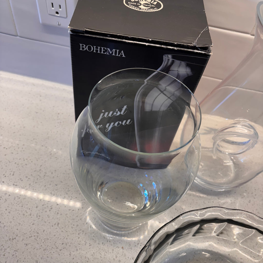 X206 Clear Glassware Grouping (vases and more)
