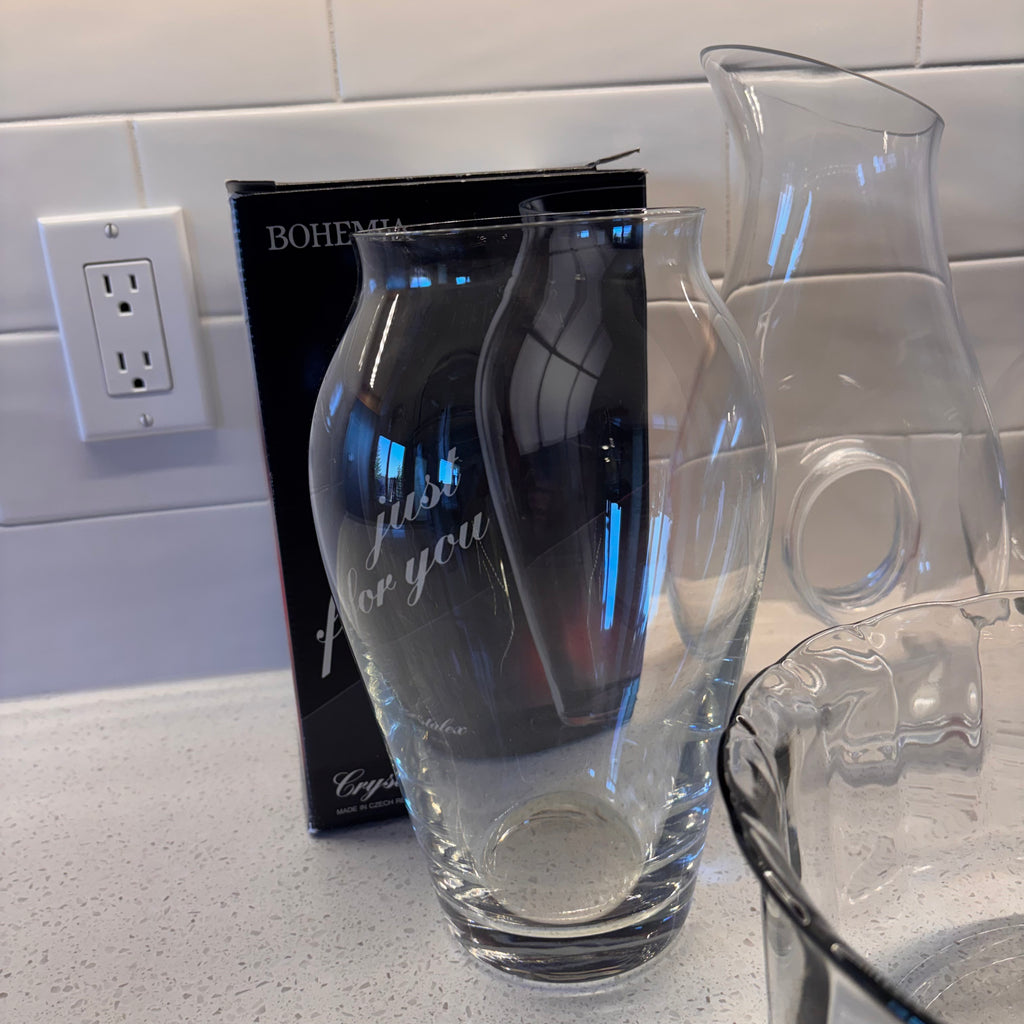 X206 Clear Glassware Grouping (vases and more)