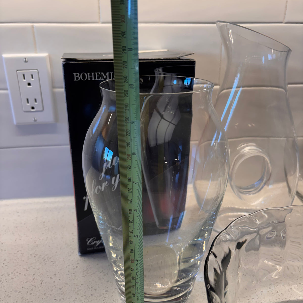 X206 Clear Glassware Grouping (vases and more)