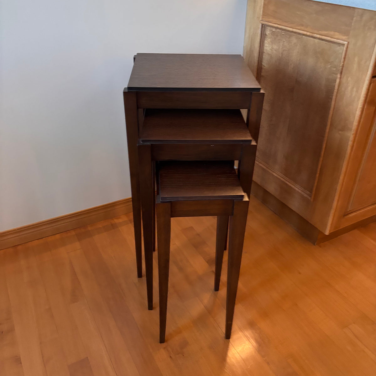 X207 Set of 3 Dark wood nesting tables with square tops