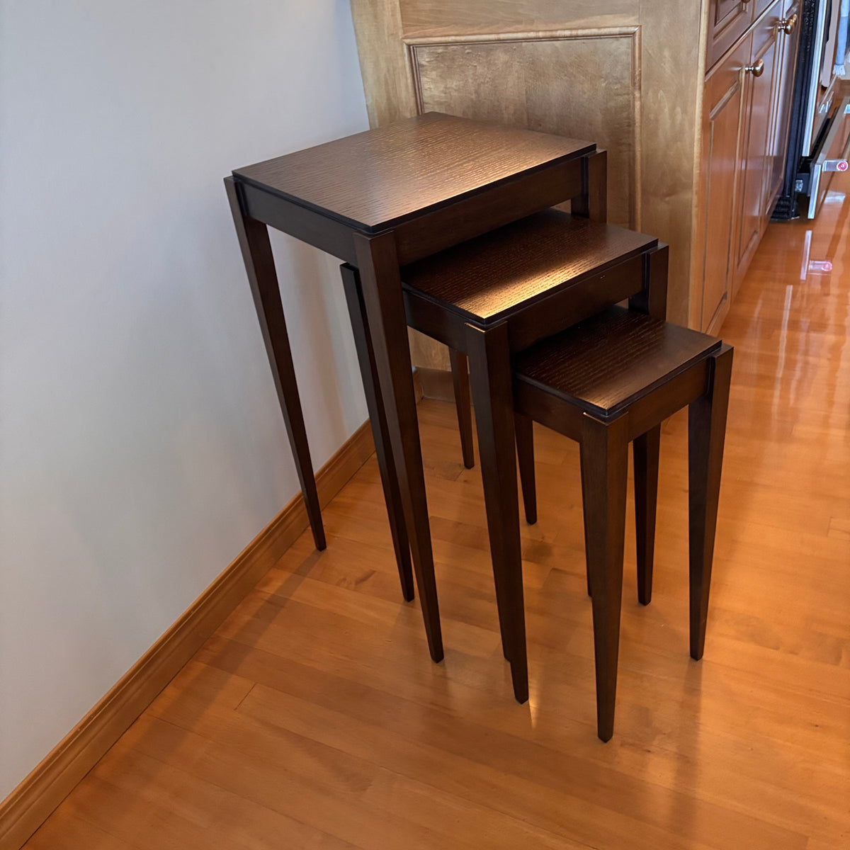 X207 Set of 3 Dark wood nesting tables with square tops