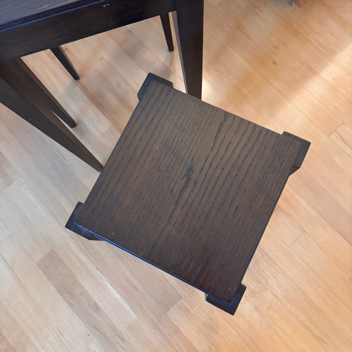 X207 Set of 3 Dark wood nesting tables with square tops