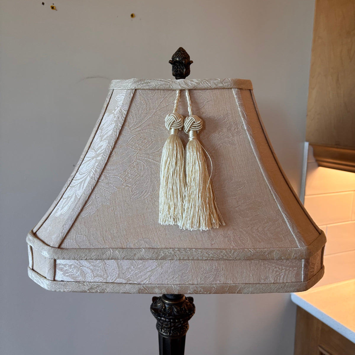 X213 Vintage look black metal base floor lamp