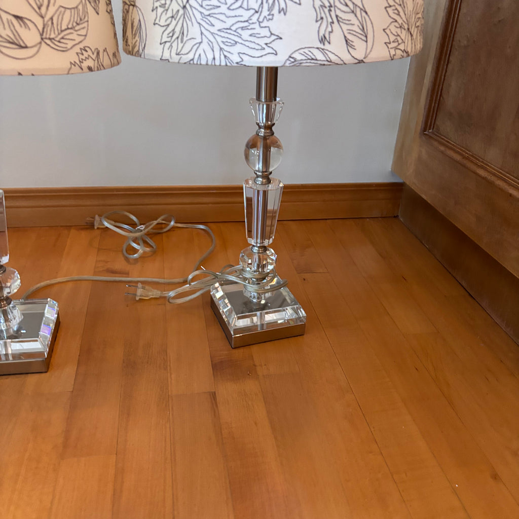 X214 Set of 2 table lamps with glass bases and floral shades