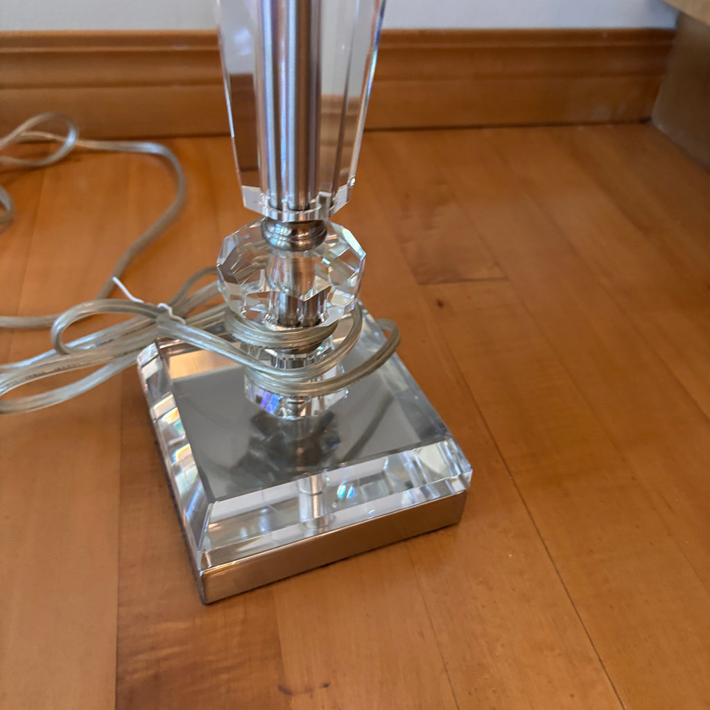 X214 Set of 2 table lamps with glass bases and floral shades