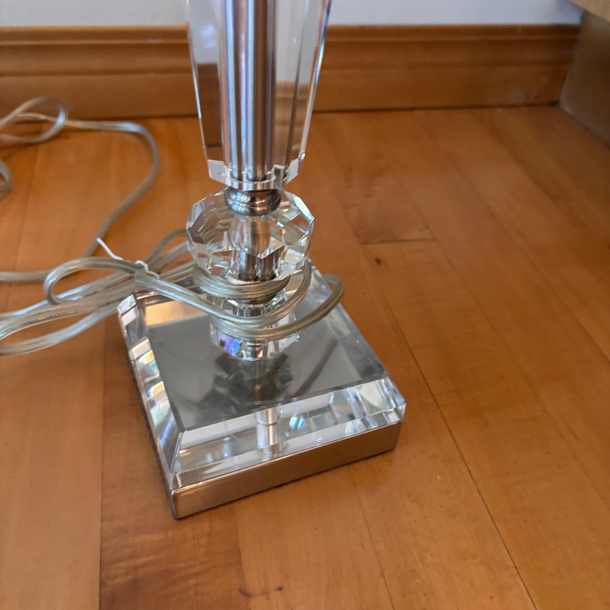 X214 Set of 2 table lamps with glass bases and floral shades