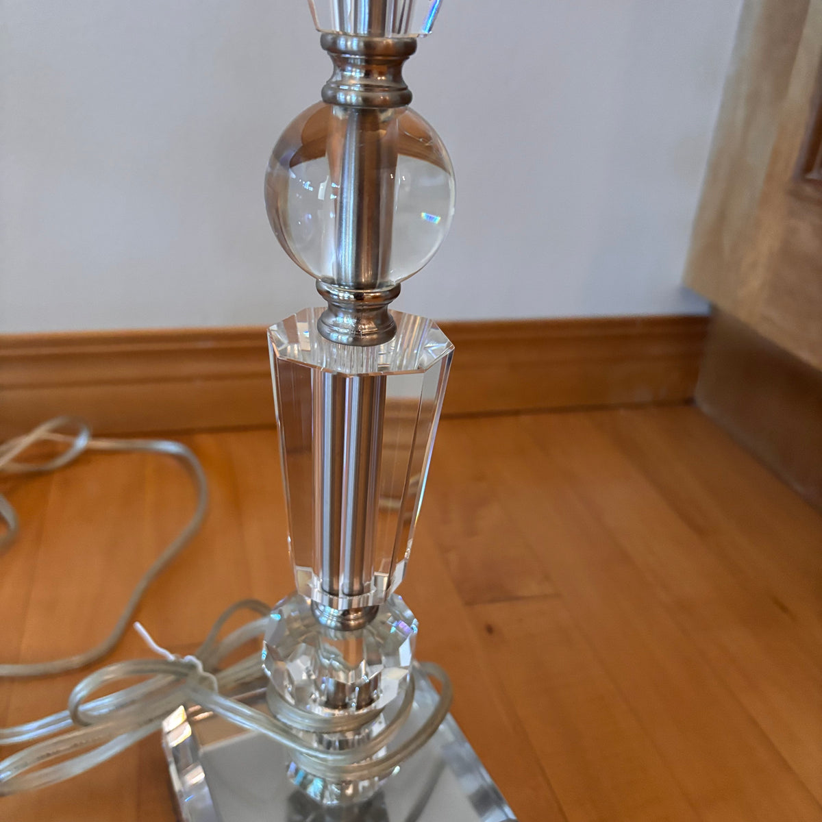 X214 Set of 2 table lamps with glass bases and floral shades