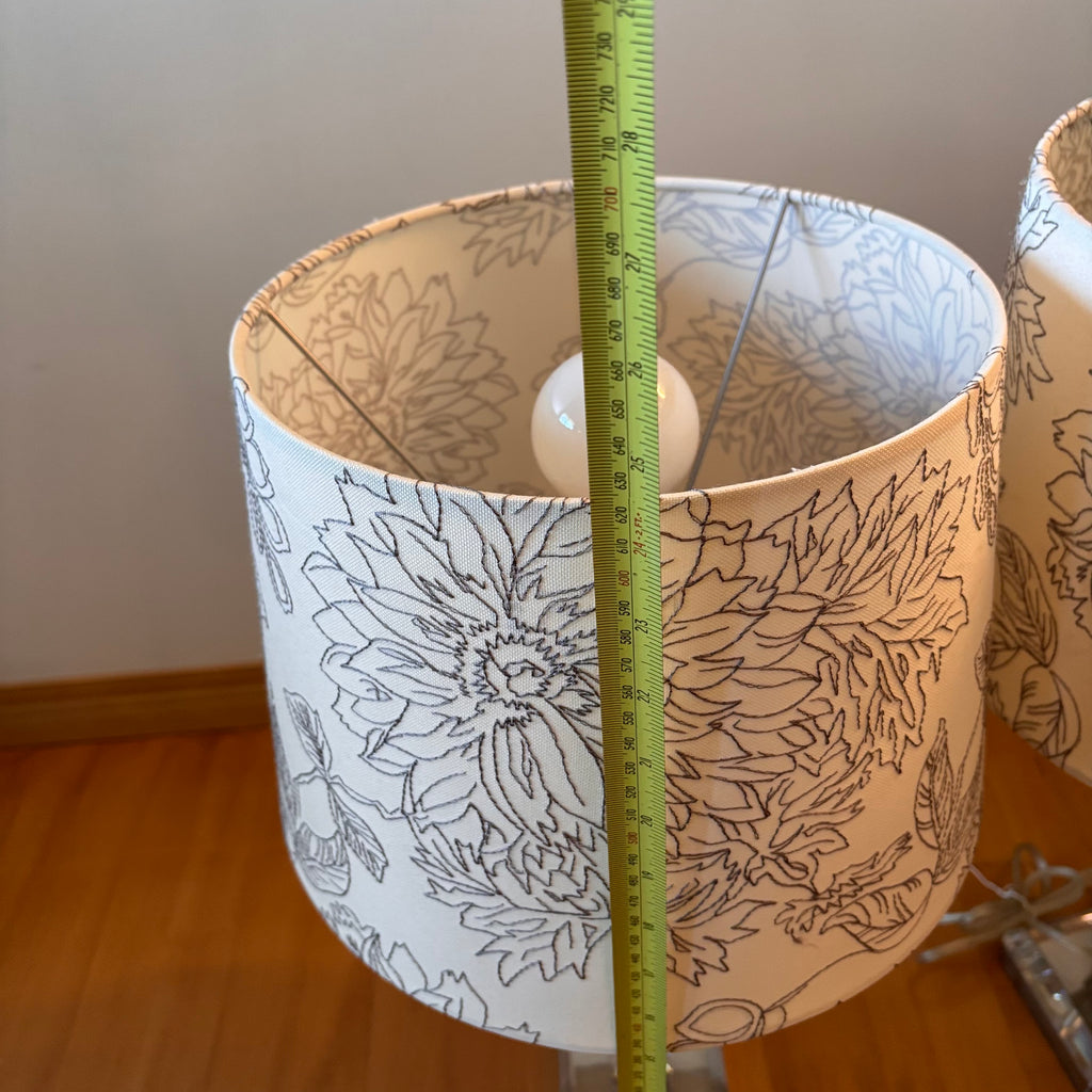 X214 Set of 2 table lamps with glass bases and floral shades