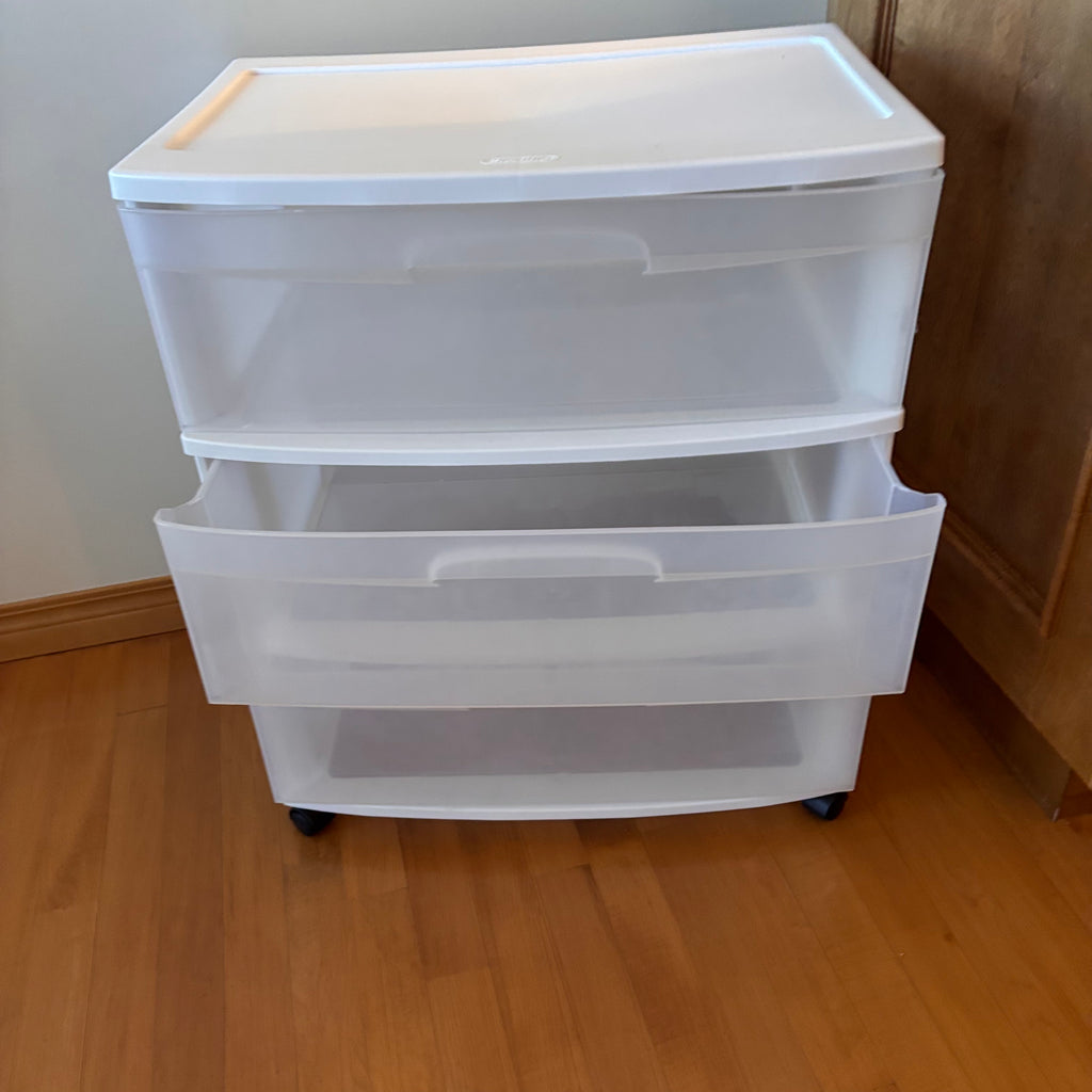 X215 Laundry and storage Grouping (laundry basket and more)
