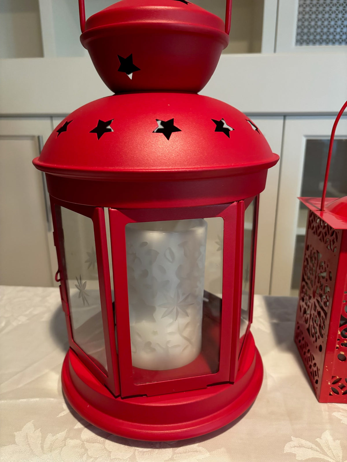 X109 Modern red lantern grouping