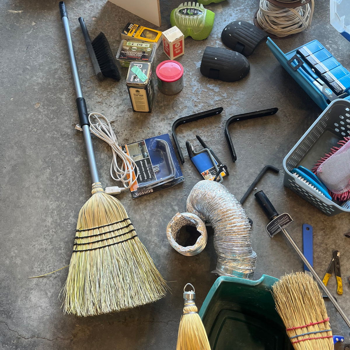 X302 Garage Grouping (squeegees and more)