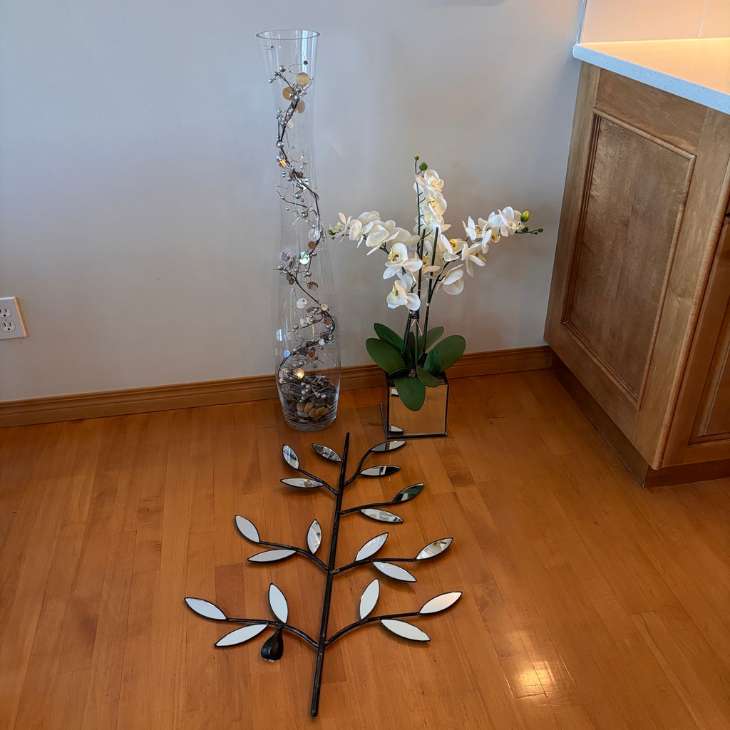 X218 Floral Decor Grouping (mirrored wall hanging and more)