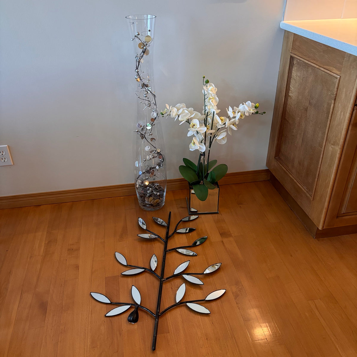 X218 Floral Decor Grouping (mirrored wall hanging and more)