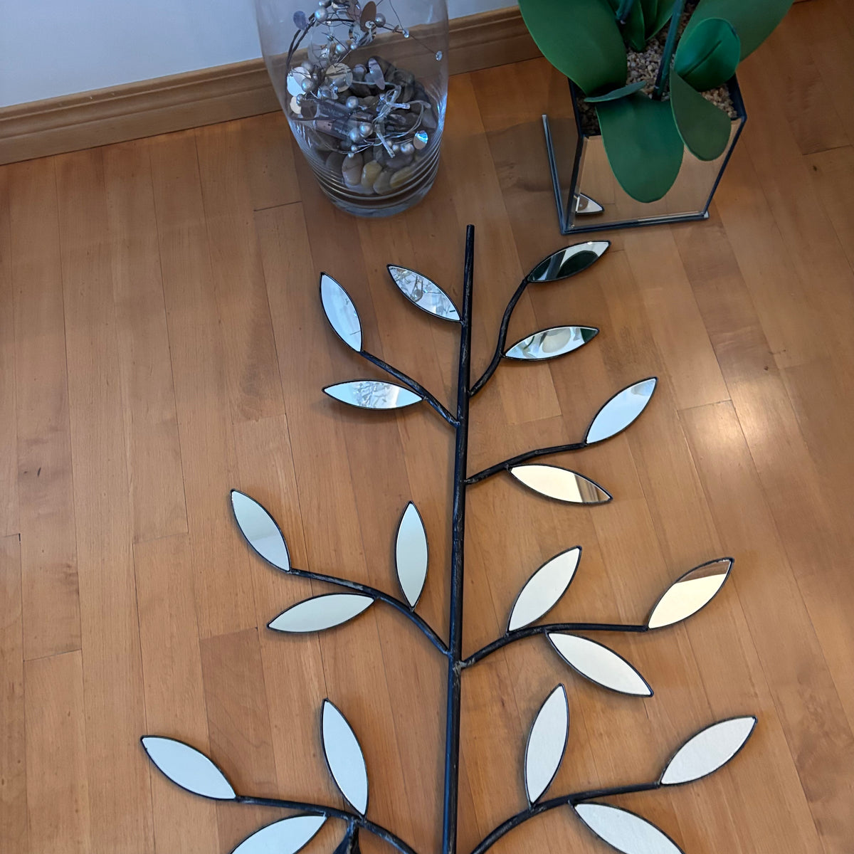 X218 Floral Decor Grouping (mirrored wall hanging and more)