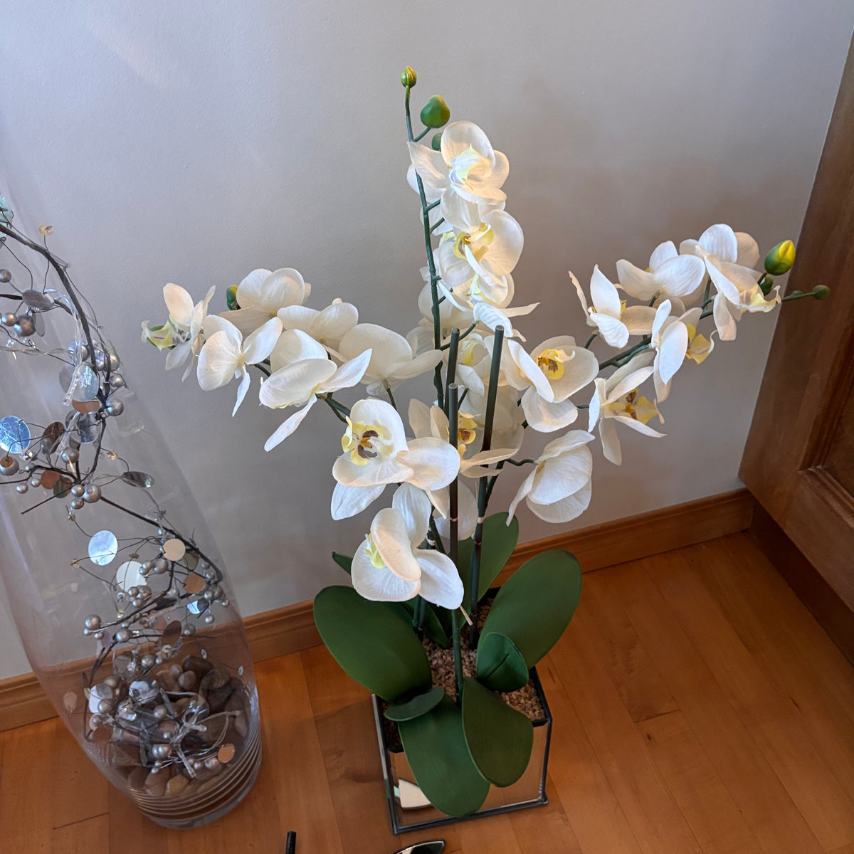X218 Floral Decor Grouping (mirrored wall hanging and more)