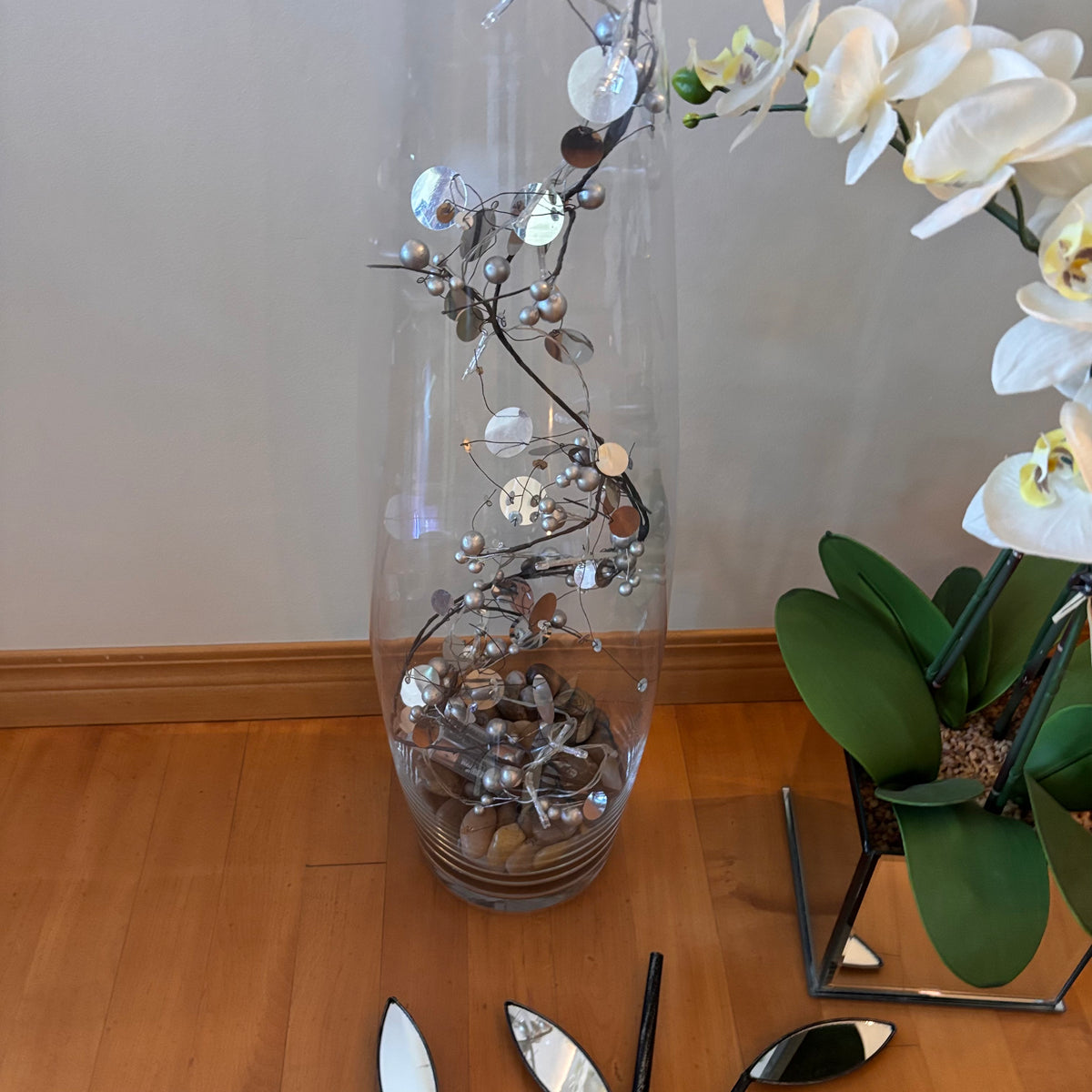 X218 Floral Decor Grouping (mirrored wall hanging and more)