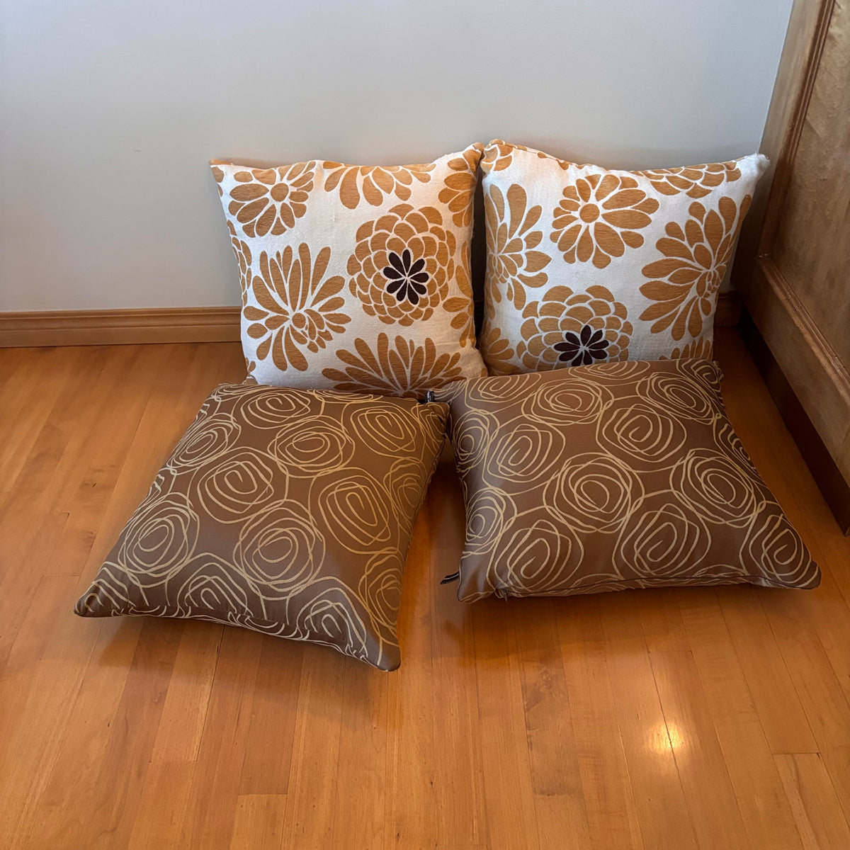 X222 Set of 4 throw pillows