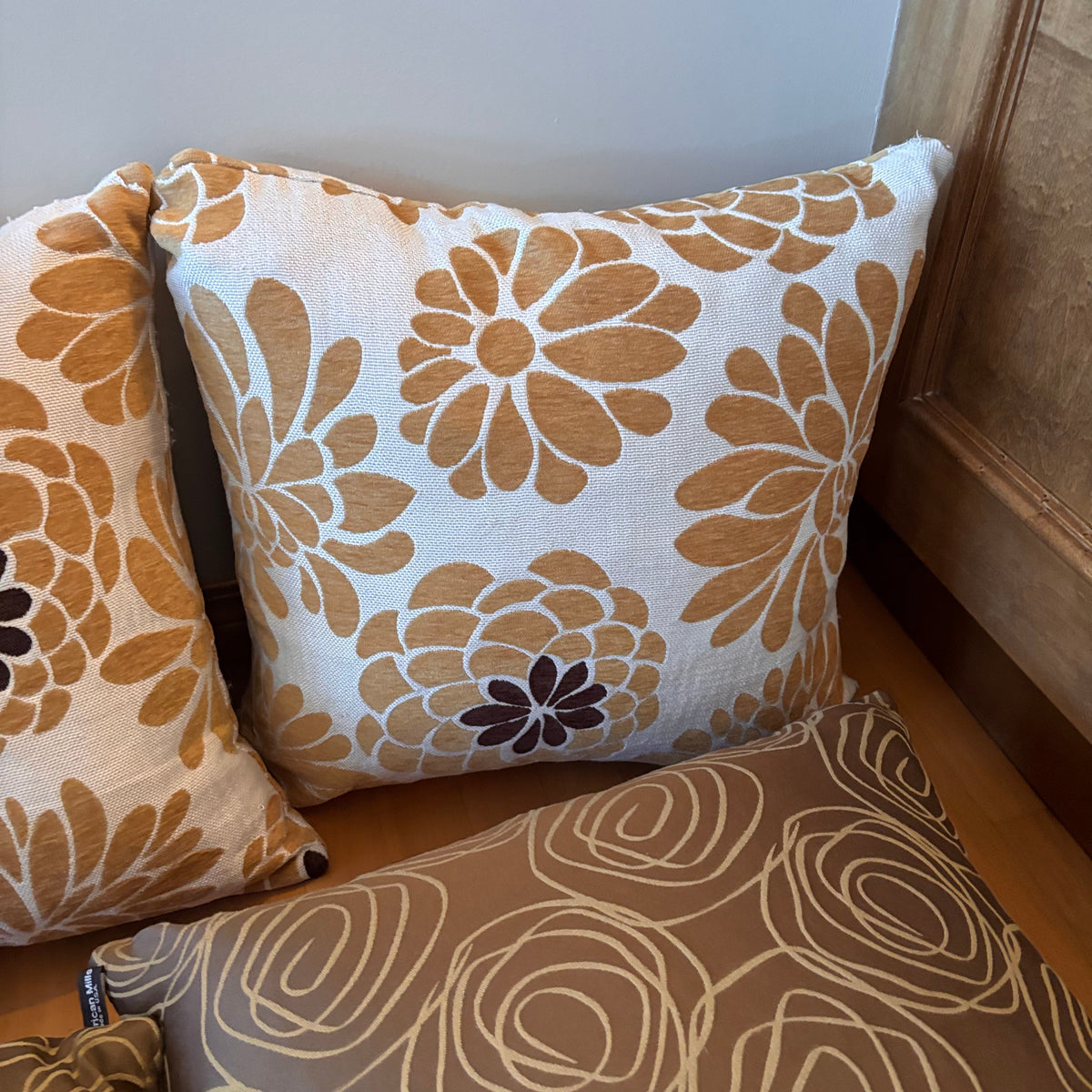 X222 Set of 4 throw pillows