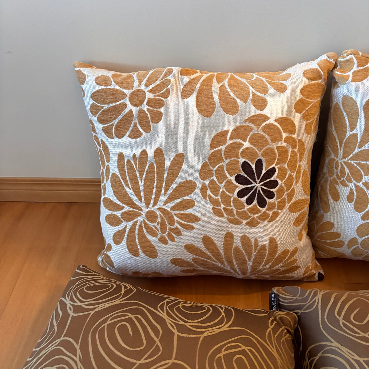 X222 Set of 4 throw pillows