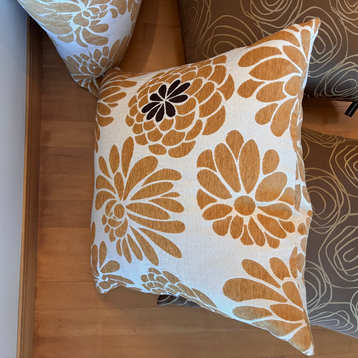 X222 Set of 4 throw pillows