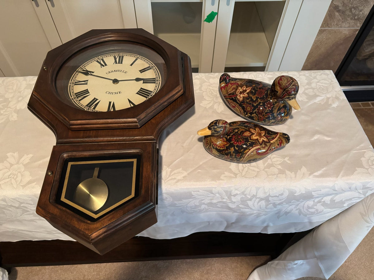 X115 Vintage Decor Grouping (Caravelle wall clock and more)