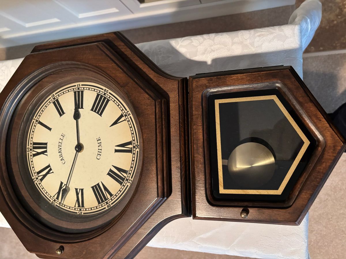 X115 Vintage Decor Grouping (Caravelle wall clock and more)