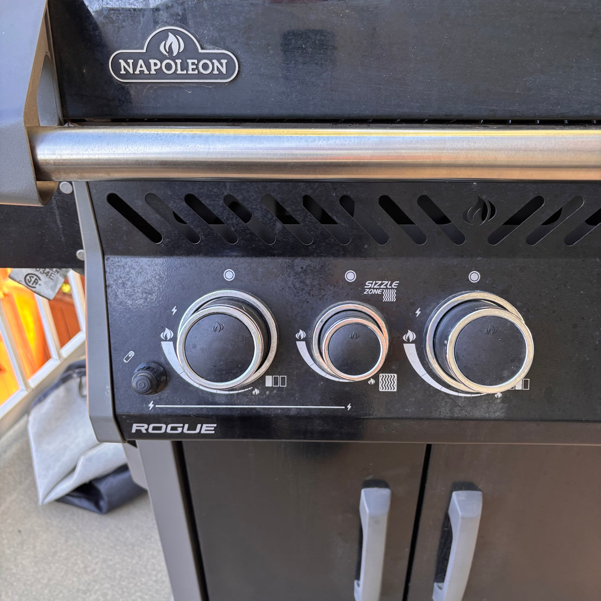 X223 Napoleon Rogue propane BBQ with propane tank