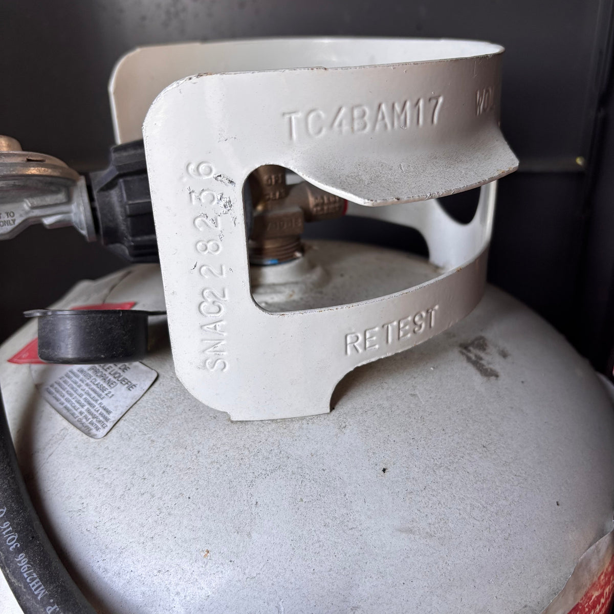 X223 Napoleon Rogue propane BBQ with propane tank