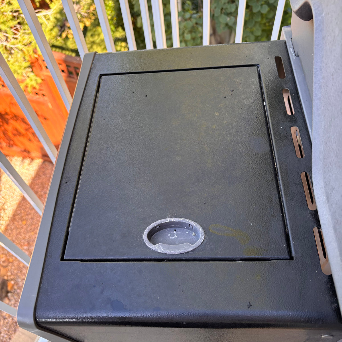 X223 Napoleon Rogue propane BBQ with propane tank