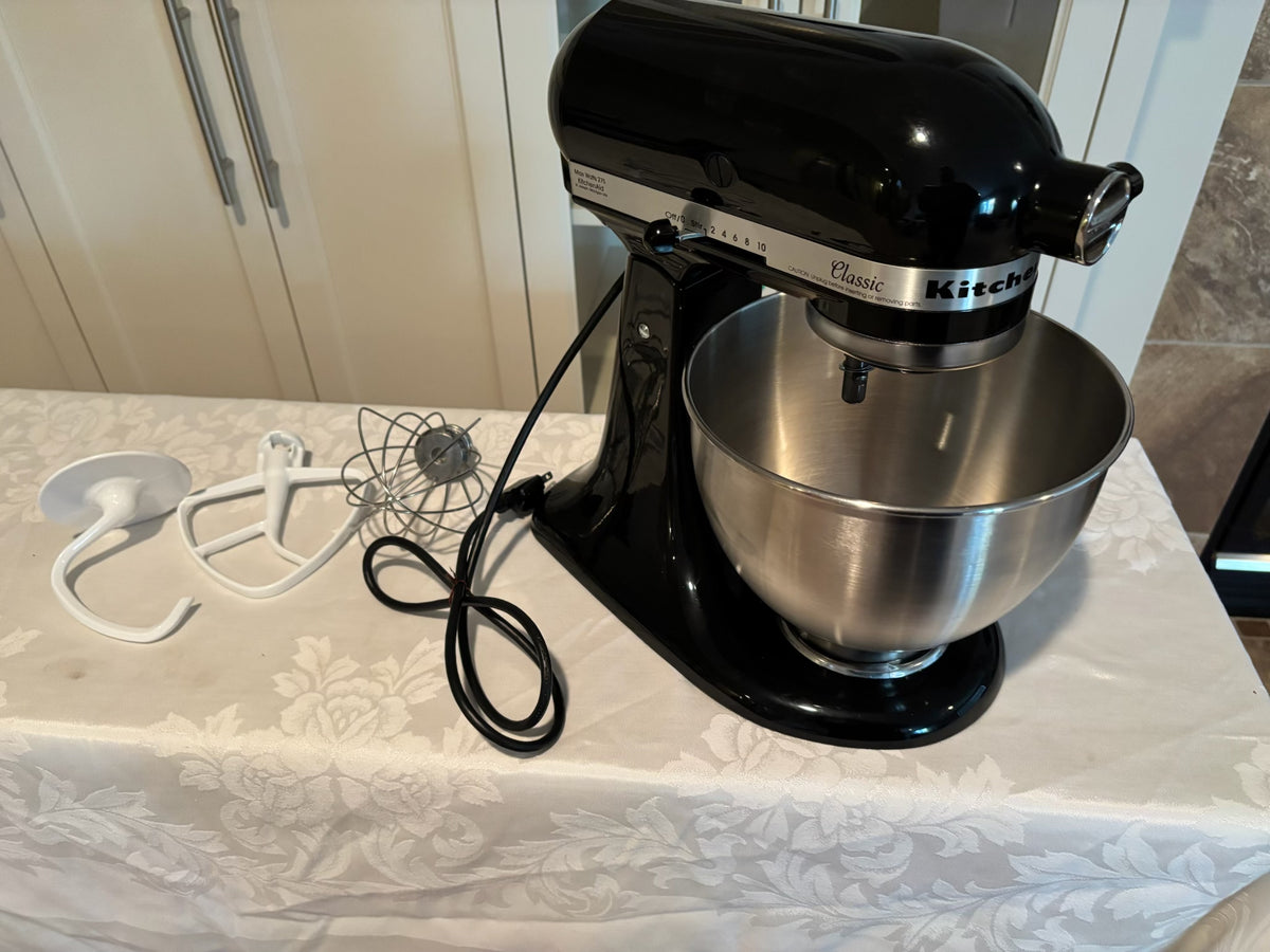 X123 Kitchen Aid Classic stand mixer with 3 attachments