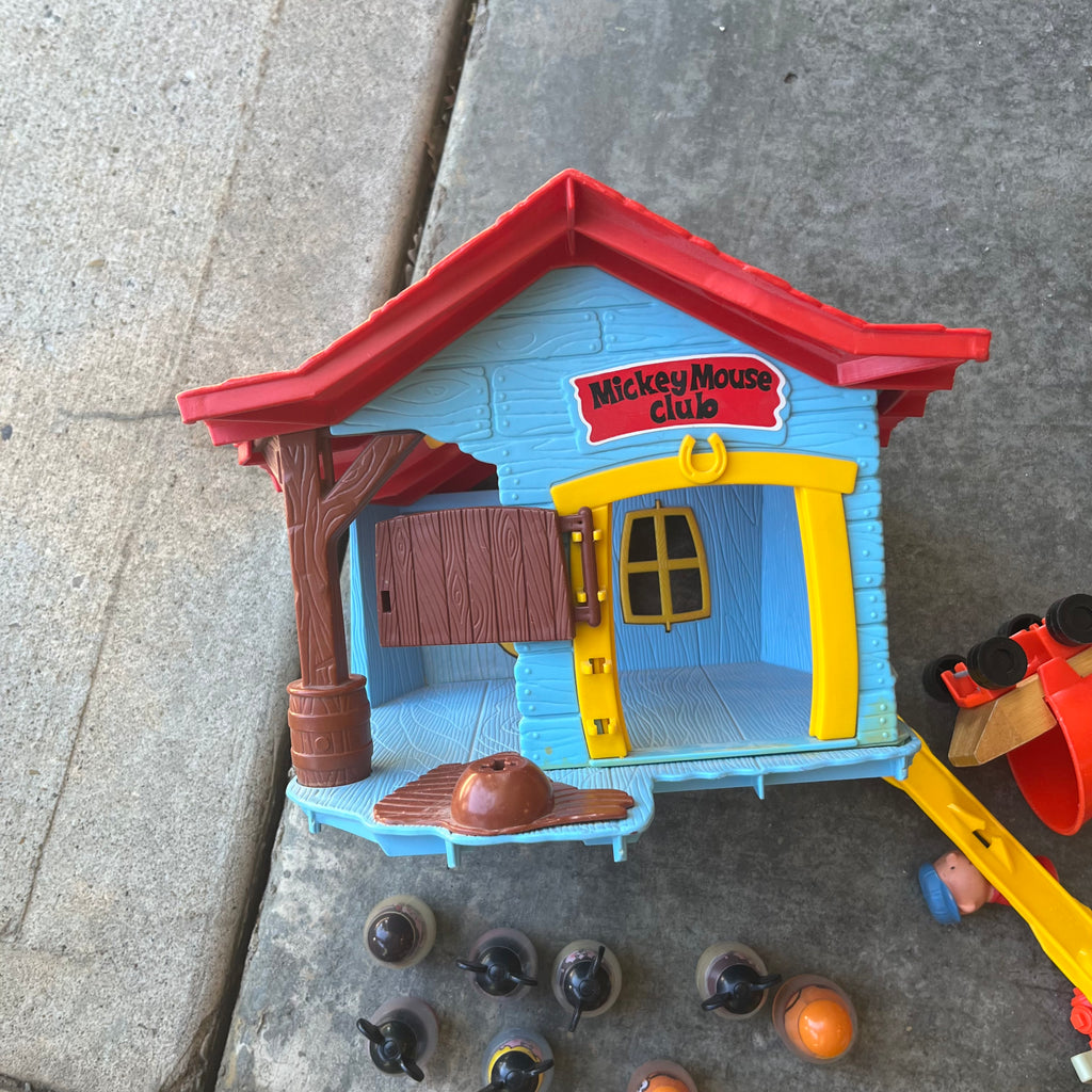 X314 Vintage Fisher Price Toy Grouping (police station and more)