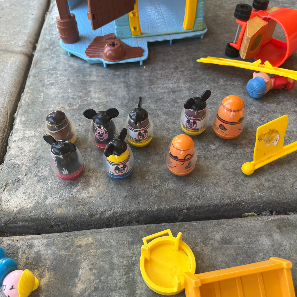 X314 Vintage Fisher Price Toy Grouping (police station and more)