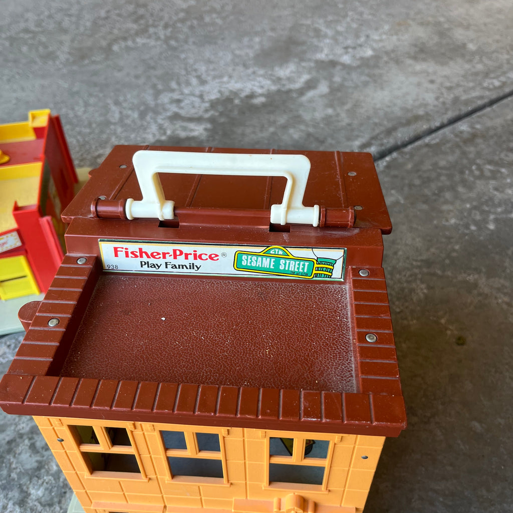 X314 Vintage Fisher Price Toy Grouping (police station and more)