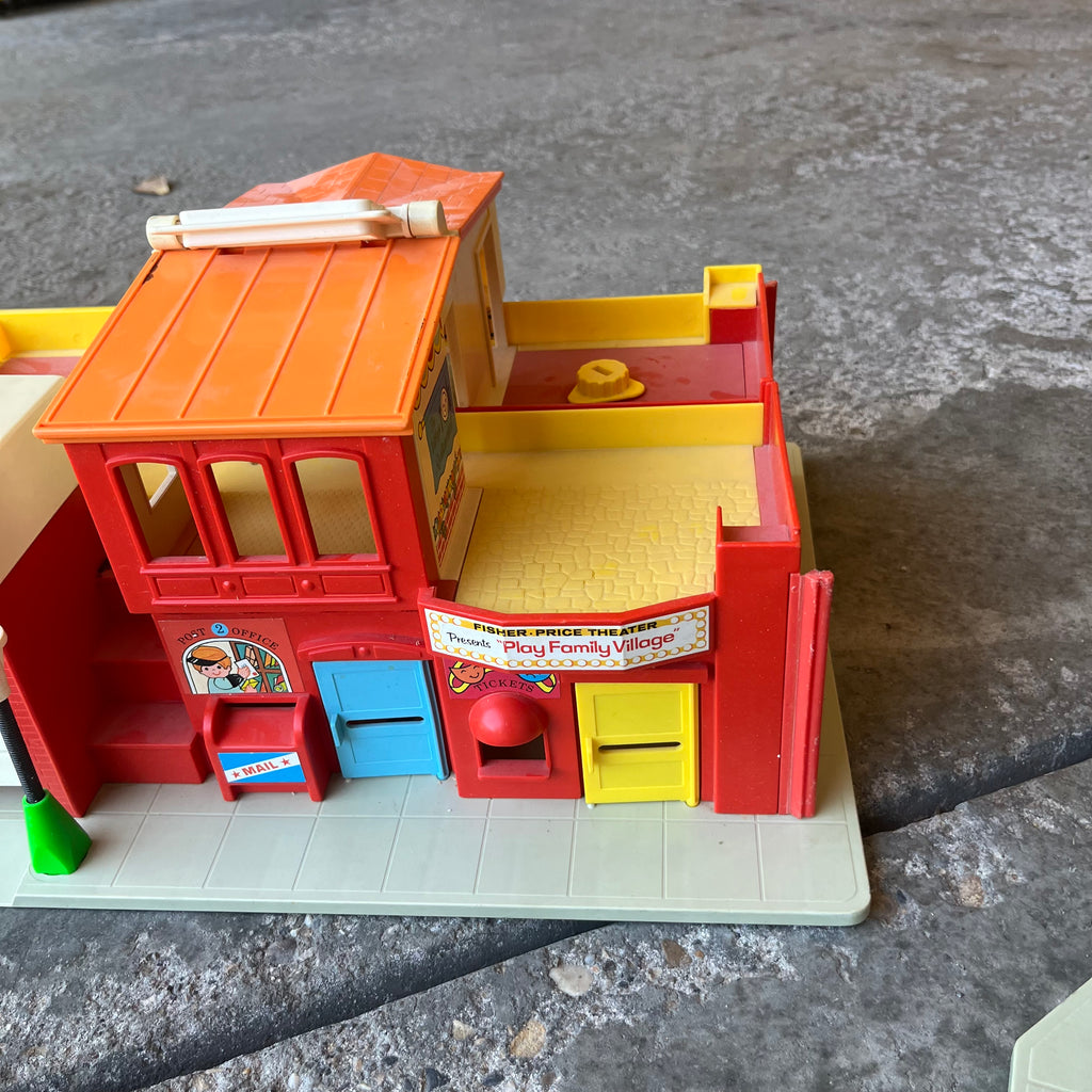X314 Vintage Fisher Price Toy Grouping (police station and more)