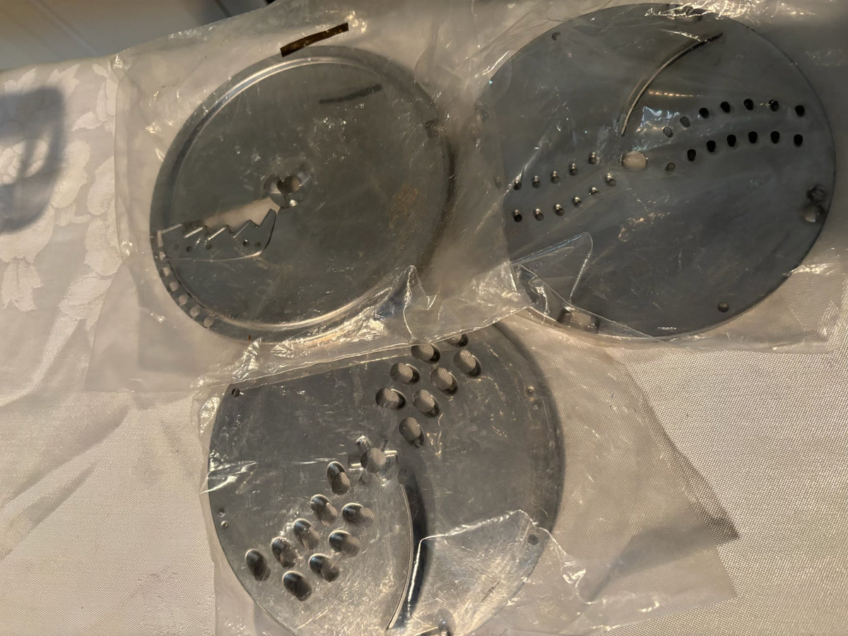X128A Countertop food processor with accessories