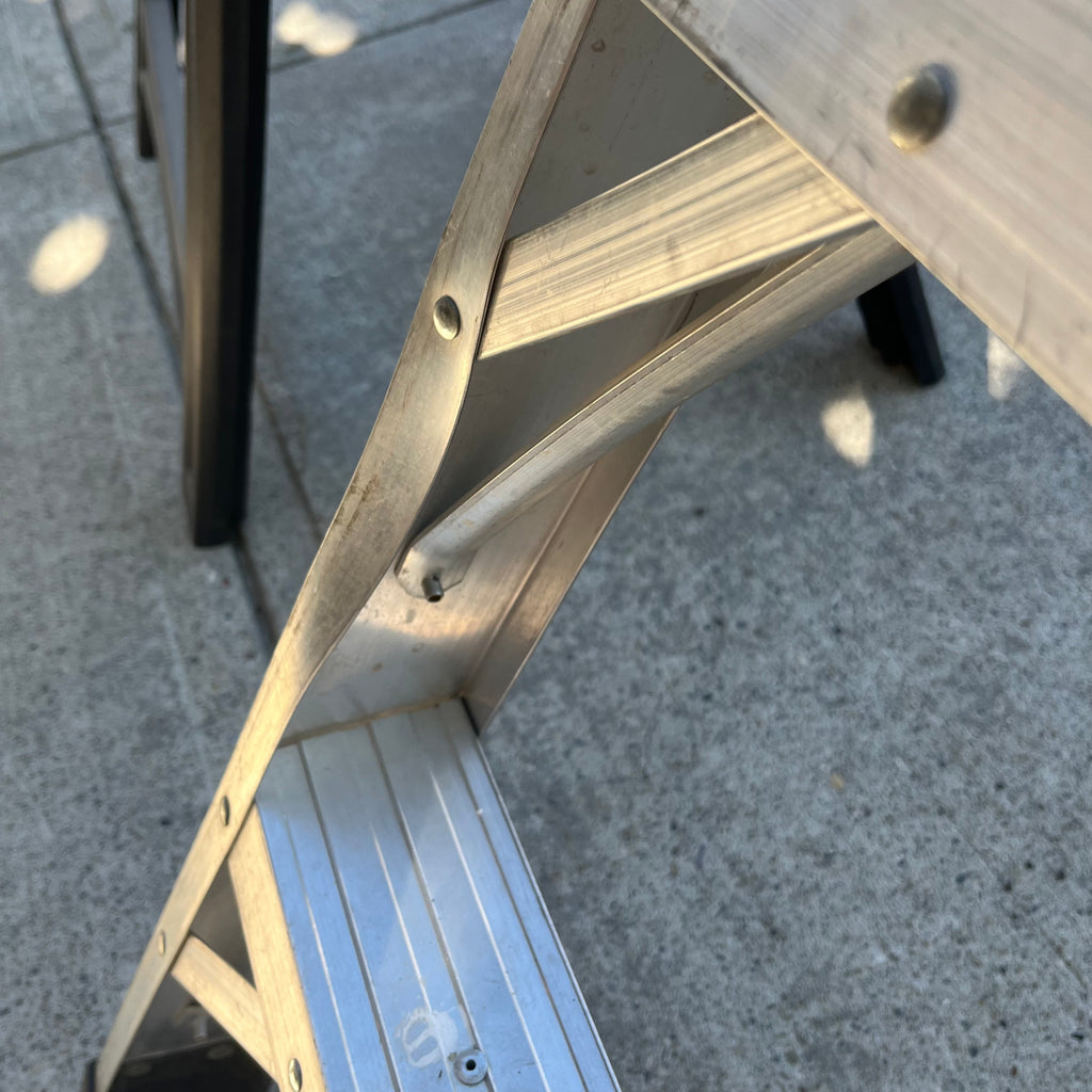 X316 Ladder and sawhorse grouping