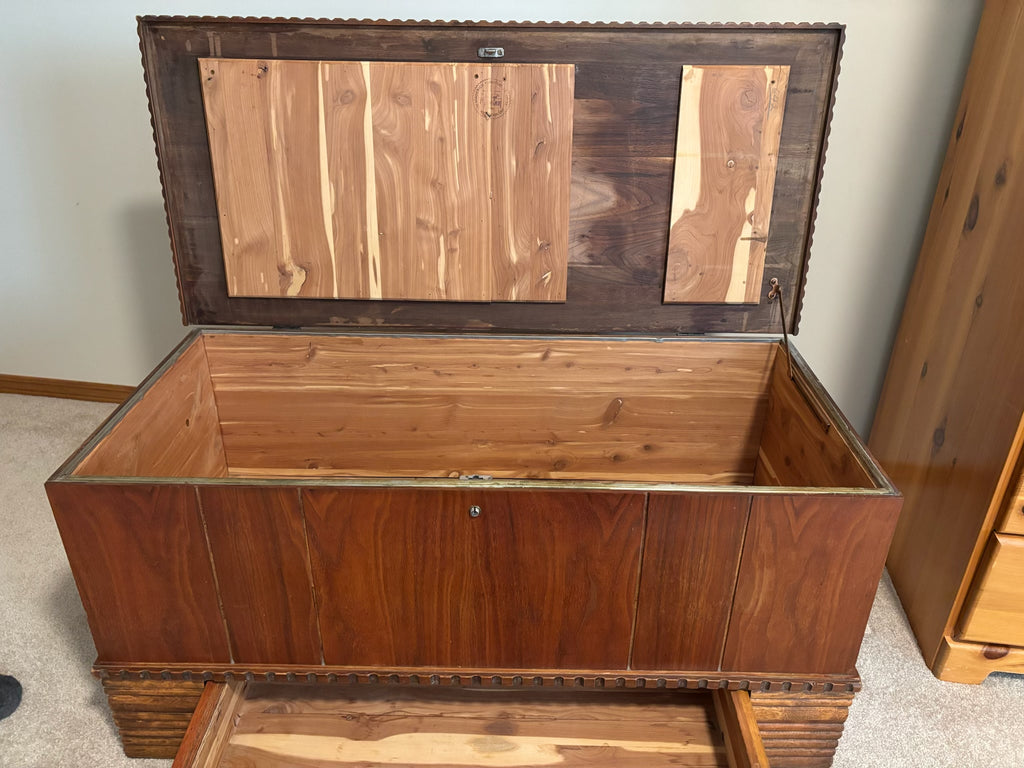 X130 Vintage wooden storage chest with mirrored lid (40" x 19" x 19")