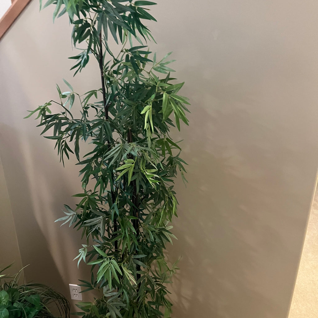 X135 Faux plant grouping