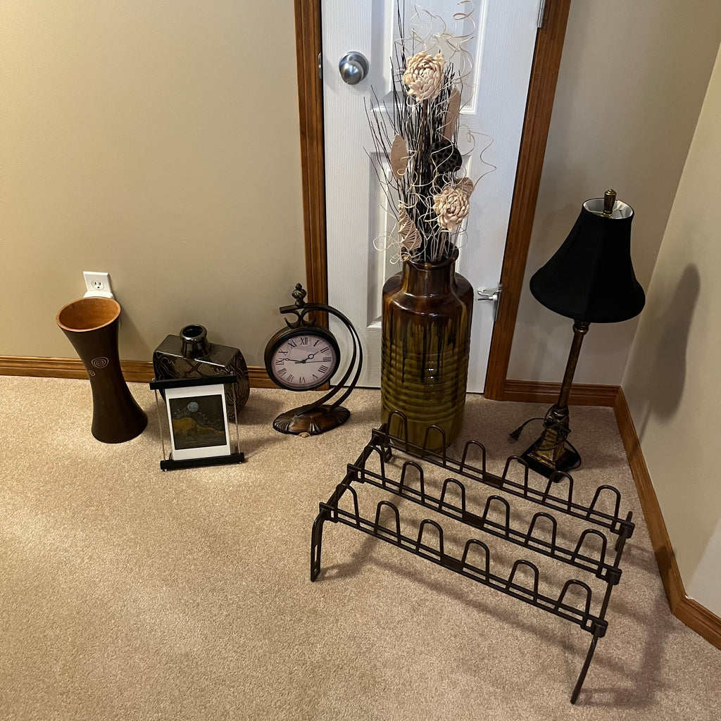 X136 Home Decor Grouping (table lamp and more)