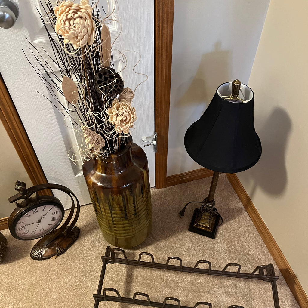 X136 Home Decor Grouping (table lamp and more)