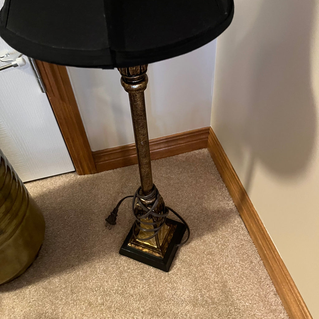X136 Home Decor Grouping (table lamp and more)