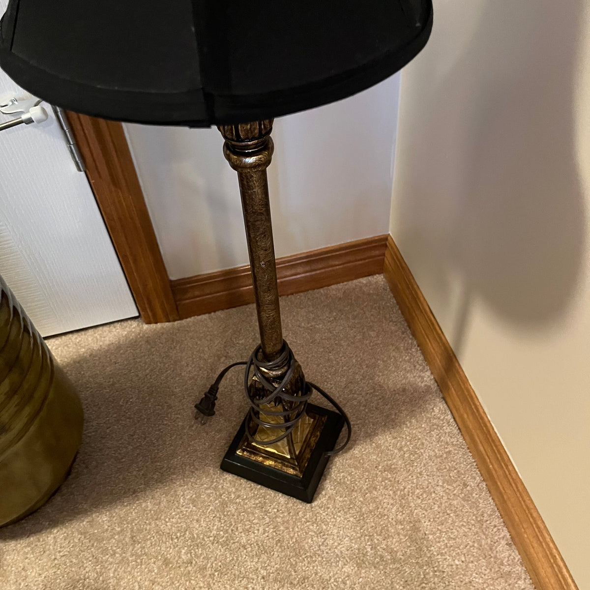 X136 Home Decor Grouping (table lamp and more)